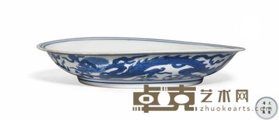 A BLUE AND WHITE‘DRAGON’DISH 直径17.8cm