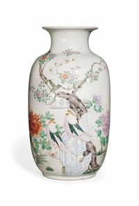 18TH CENTURY A FAMILLE ROSE LANTERN VASE