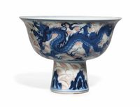 KANGXI PERIOD (1662-1722) OR LATER A BLUE AND WHITE AND UNDERGLAZE COPPER-RED DRAGON STEM CUP