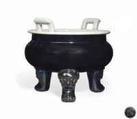 A BLACK-GLAZED TRIPOD CENSER