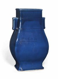 18TH/19TH CENTURY A BLUE-GLAZED VASE，HU