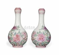 REPUBLIC PERIOD (1912-49) A PAIR OF FAMILLE ROSE VASES