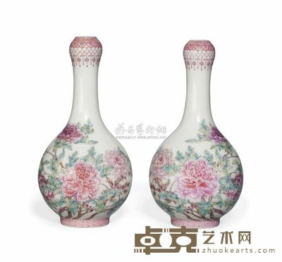 REPUBLIC PERIOD (1912-49) A PAIR OF FAMILLE ROSE VASES 直径15.4cm