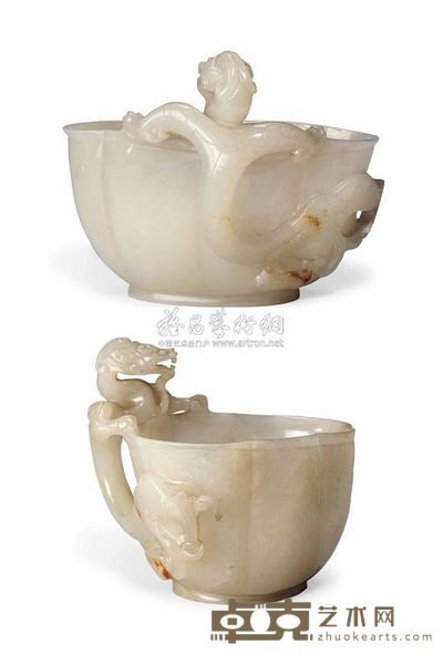 17TH/18TH CENTURY A PALE CELADON JADE CHILONG CUP 直径11.1cm