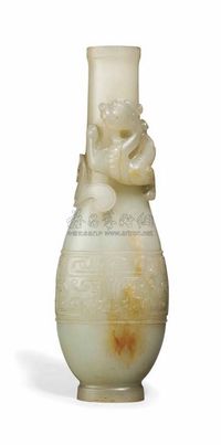 18TH CENTURY A CARVED PALE CELADON JADE VASE，HU