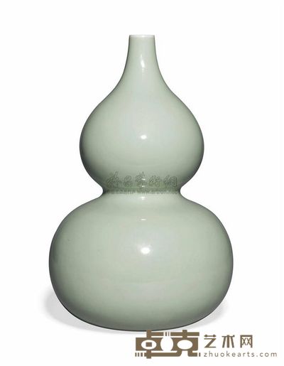 QIANLONG PERIOD (1736-95) A CELADON-GLAZED DOUBLE GOURD VASE 直径32.5cm