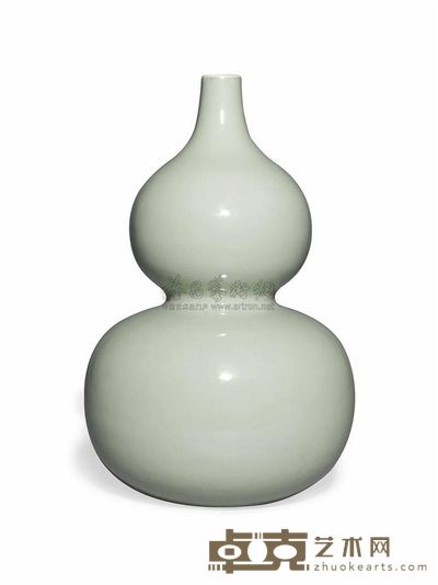 QIANLONG PERIOD (1736-95) A CELADON-GLAZED DOUBLE GOURD VASE 直径31.8cm