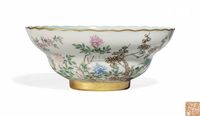 18TH/19TH CENTURY A FAMILLE ROSE AND GILT OGEE BOWL