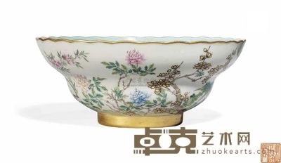 18TH/19TH CENTURY A FAMILLE ROSE AND GILT OGEE BOWL 直径18.1cm