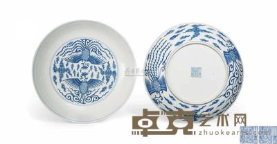 A PAIR OF BLUE AND WHITE‘PHOENIX’DISHES 直径27cm