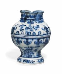 18TH CENTURY A BLUE AND WHITE‘FLOWER’VASE