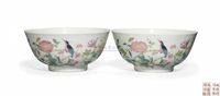 A PAIR OF FAMILLE ROSE BOWLS