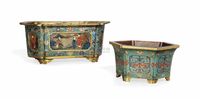 QIANLONG PERIOD (1736-95) TWO CLOISONNé ENAMEL HEXAGONAL JARDINI脙聢RES