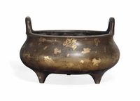 17TH/18TH CENTURY A GILT-SPLASHED BRONZE TRIPOD CENSER