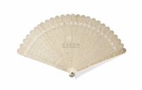 FIRST HALF OF THE 19TH CENTURY A CANTONESE CARVED AND PIERCED IVORY BRISé FAN