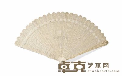 FIRST HALF OF THE 19TH CENTURY A CANTONESE CARVED AND PIERCED IVORY BRISé FAN 长19.5cm