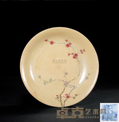 清乾隆 米黄地梅花过枝盘 直径15cm