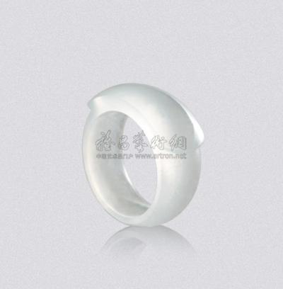 天然玻璃种翡翠马鞍型戒指
