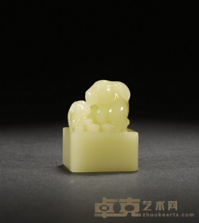 寿山芙蓉石双兔钮章 3.3×3.3×4.4cm