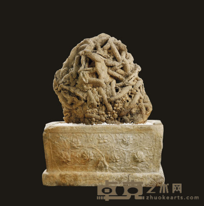 明·青白石四面缠枝纹石盆连珊瑚石赏石 盆：64×32×32cm 赏石：50×52cm