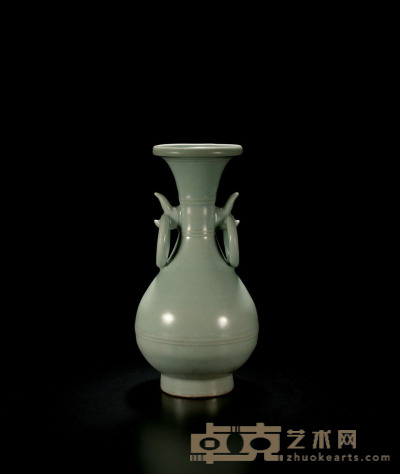 宋·龙泉窑粉青象首环耳瓶 高：24.8cm 口径：9cm