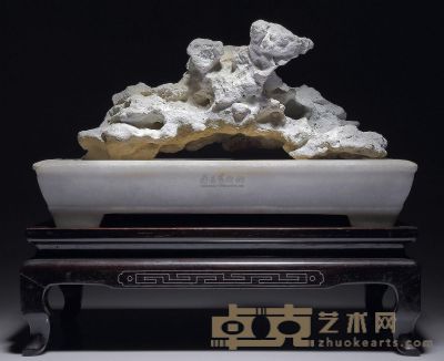 清 珊瑚化石山子、汉白盆、红木座 40×27×35cm