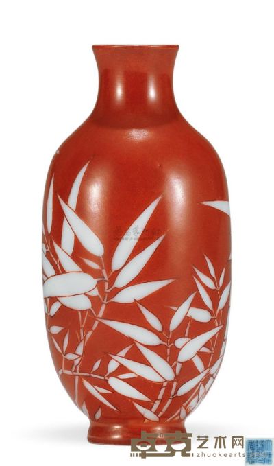 清道光 珊瑚红留白竹纹小瓶 口径2.1cm；高10.1cm