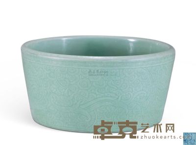 清乾隆 豆青釉剔划香草龙纹鱼浅 口径32.6cm;高15.7cm