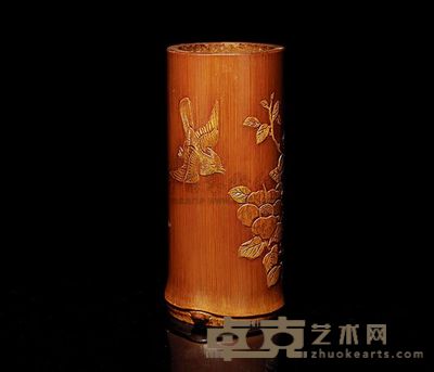 竹雕花卉小鸟笔筒 （一件） 高12.2cm；口径5.3cm