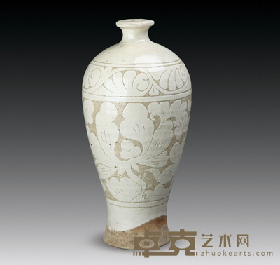 邢窑剔花梅瓶 高：27.5cm 口径：5cm 底径：8.5cm