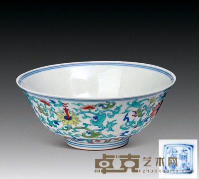 缠枝纹斗彩碗 深：15cm