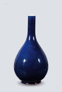 清乾隆 霁蓝釉锥把瓶