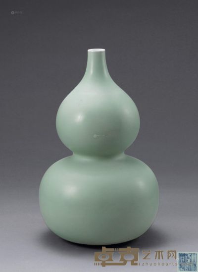 清乾隆 豆青釉葫芦瓶 高32.4cm