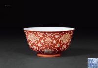 清乾隆 矾红地留白缠枝花卉纹碗