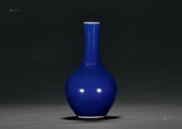 清乾隆 霁蓝釉直颈瓶