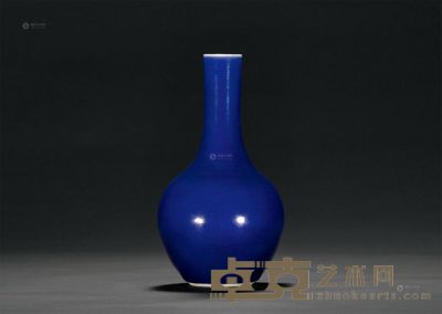 清乾隆 霁蓝釉直颈瓶 高20.9cm