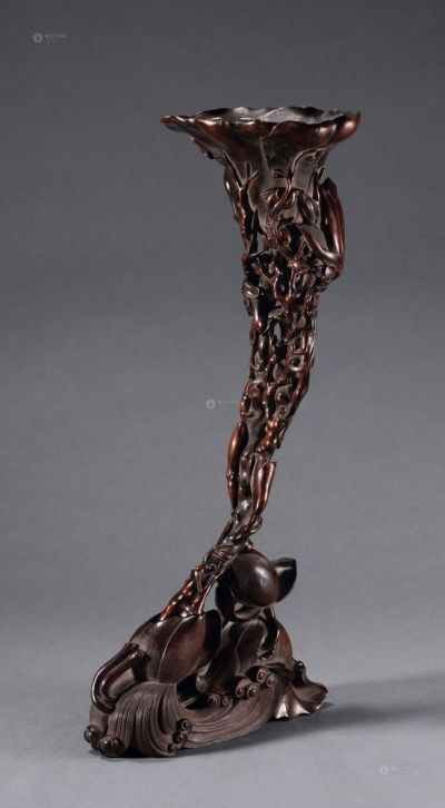 清中期 沉香木雕螭龙纹杯