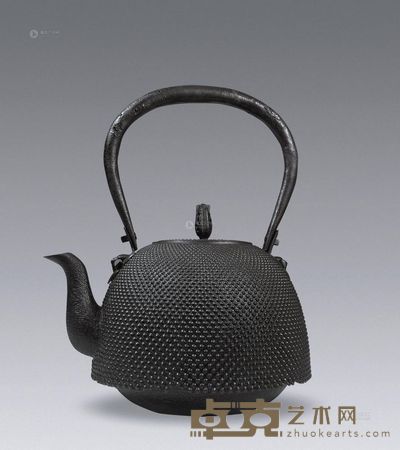 主善堂二代铃木忠兵卫造霰纹铁壶 宽22cm；高17cm