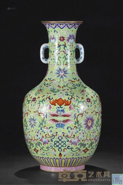 清 绿地粉彩花卉纹双耳瓶 高30.2cm