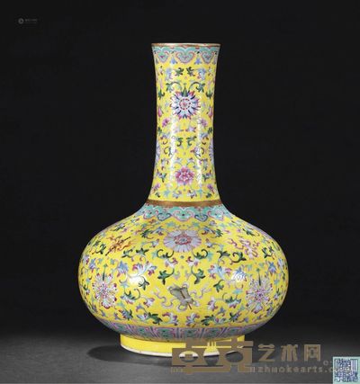 清 黄地粉彩花卉纹荸荠瓶 高32.4cm