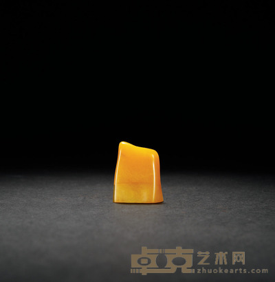 清·田黄石随形扁方章 1.7×2.9×3.5cm 27.3g