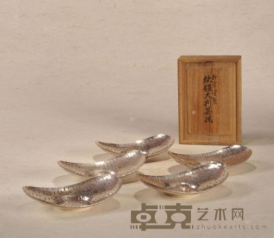 明治时期 静赏堂造 族徽纹银茶托 （五件/套） 长12.5cm