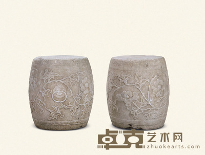清·汉白玉花卉纹鼓墩一对 46×35×35cm