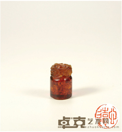 清·琥珀雕云纹纽章 高:2.8cm