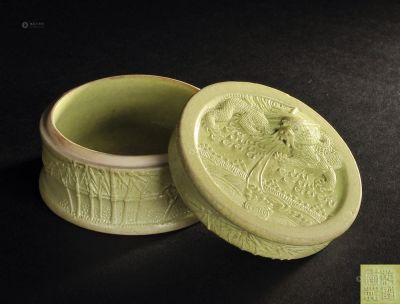 清中期 雕瓷绿釉龙纹印盒