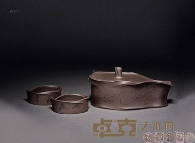 何家英绘、张正中制  陶木壶 杯尺寸2.6×7×5.3cm