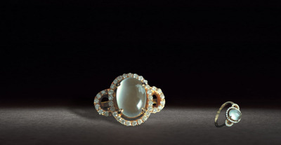 18k金钻石镶嵌老坑玻璃种极品荧光翡翠戒指