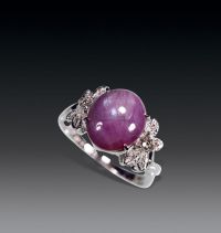 紫色蓝宝石钻石戒指