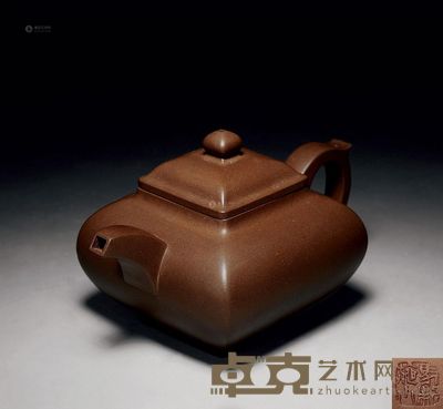 施小马 四方鼓腹壶