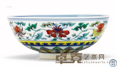 清雍正 斗彩缠枝花卉纹碗 直径14.8cm